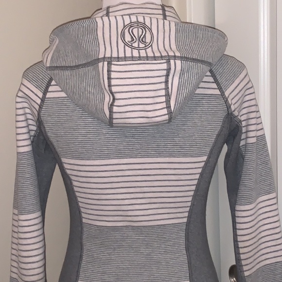 LULULEMON SIZE 4 GORGEOUS ZIPPERED HOODED THICK JACKET - Picture 7 of 13